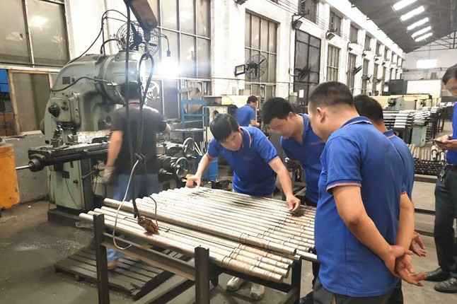 上海学义绿色环保咨询有限公司每周对各个工序进行质量监督检验的现场。